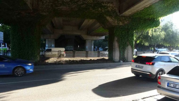 Adana'da Trafik Kazasında Hayatını Kaybeden Genç Kız Gelinlikle Uğurlandı