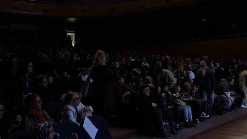 Ödüllü Oyun Bursa'daki Festivalde İzleyiciyle Buluştu