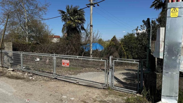 Süt Üreticileri 10 Yıllık Alacakları İçin Fabrika Önünde Toplandı