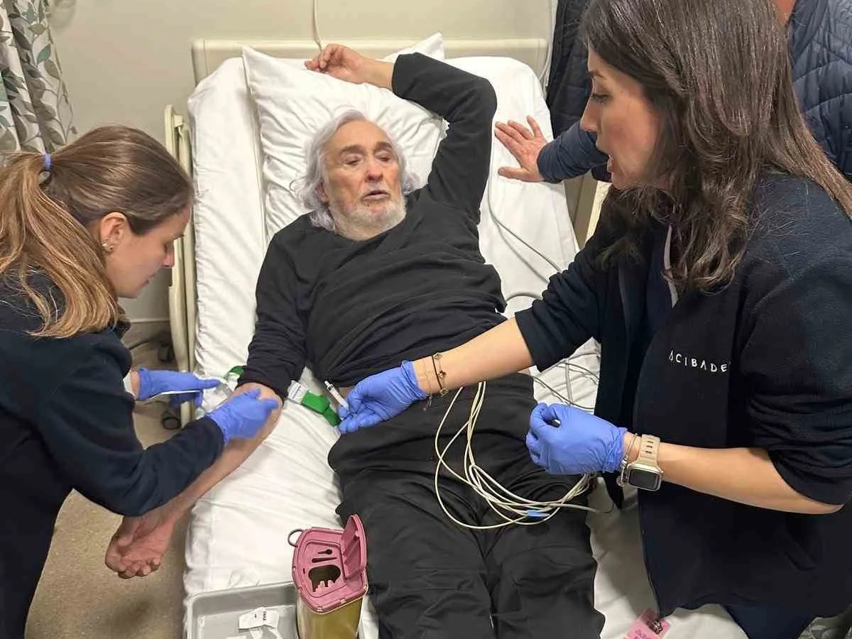 Müjdat Gezen Sahnede Rahatsızlandı ve Hastaneye Kaldırıldı