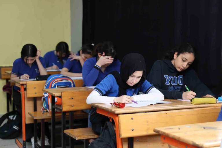 Körfez’de Binlerce Öğrenciye Ücretsiz Deneme Sınavı Desteği