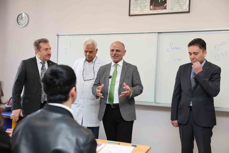 Körfez'de Binlerce Öğrenciye Ücretsiz Deneme Sınavı Desteği