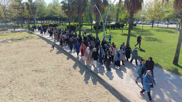 Başiskele'de Kadınlar Sağlıklı Yaşam İçin Yürüdü
