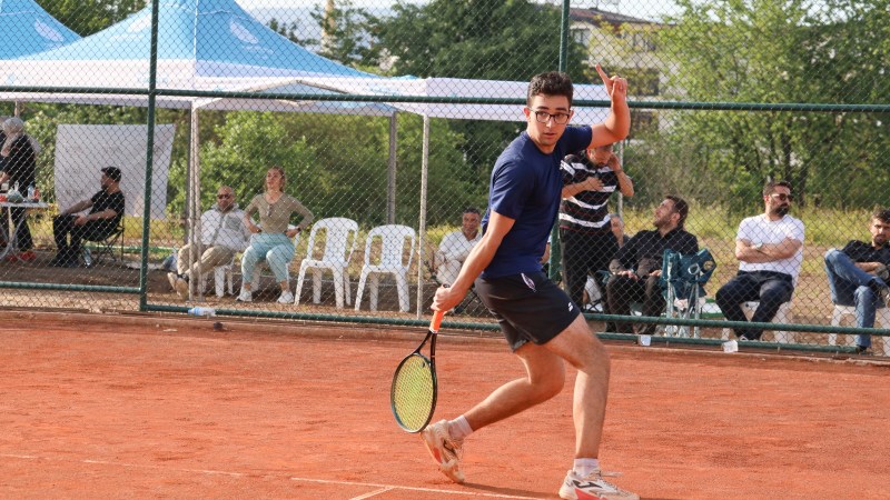 Başiskele’de tenis heyecanı şampiyonayla taçlandı