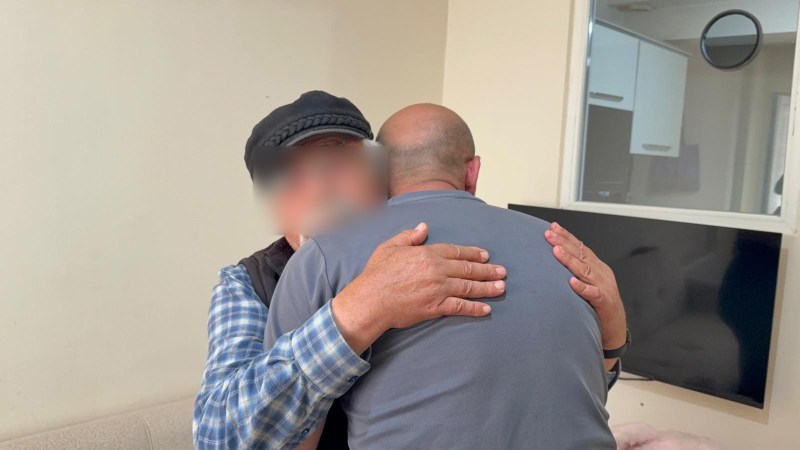 İBAN verdi, babasıyla aynı koğuşta hapis yattı