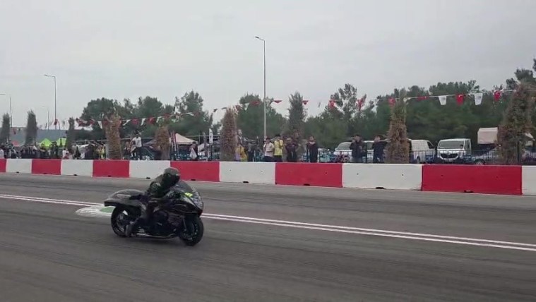 Motodrag yarışında korkutan kaza