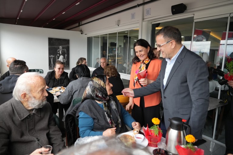 Derince’de Anneler Günü öncesi anlamlı buluşma