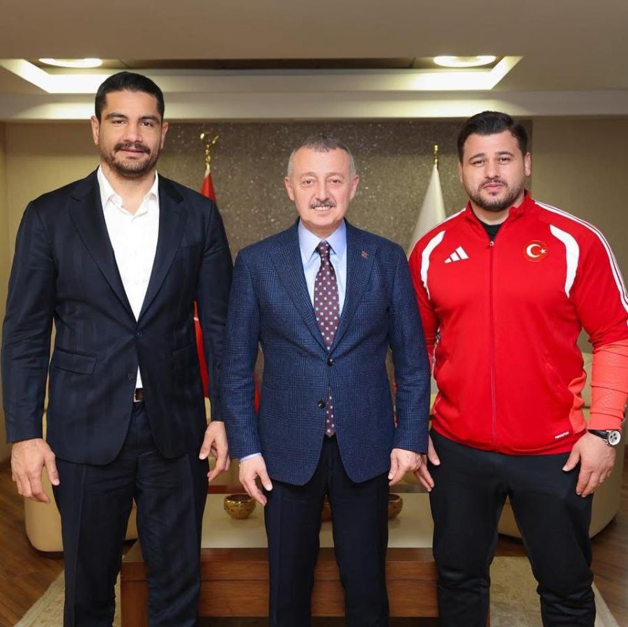 Büyükakın, güreşin yıldız isimlerini ağırladı