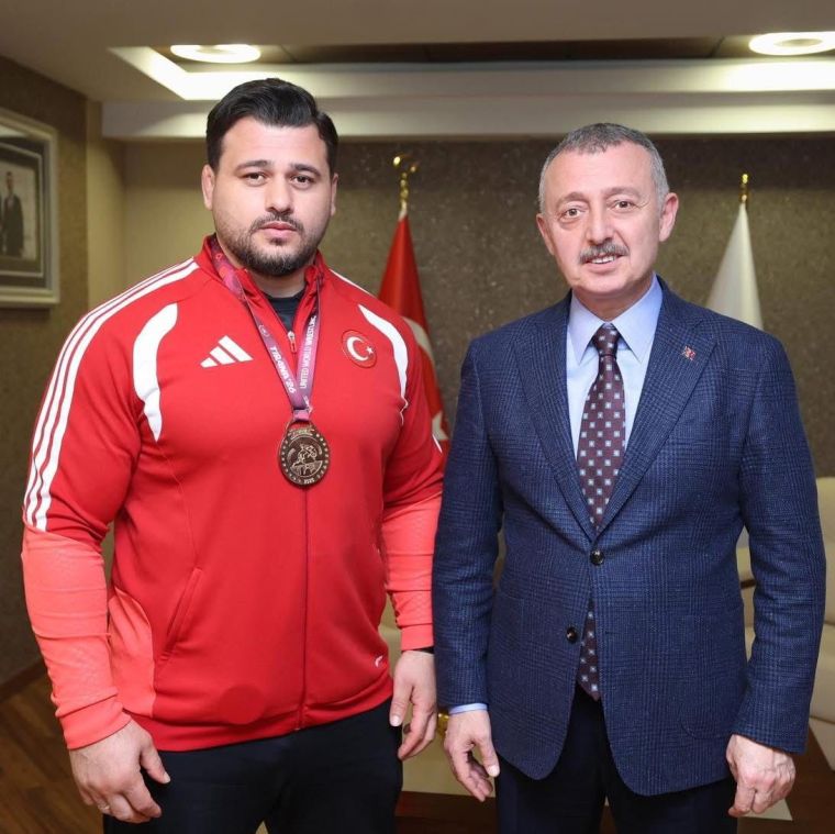 Büyükakın, güreşin yıldız isimlerini ağırladı
