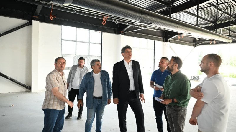Başkan Kocaman Acısu Spor Salonu’nda incelemelerde bulundu
