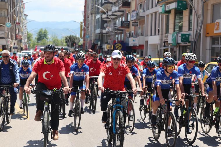 Büyükakın, 19 Mayıs coşkusuna gençlerle ortak oldu