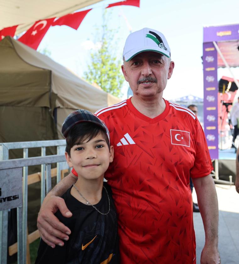 Büyükakın, 19 Mayıs coşkusuna gençlerle ortak oldu