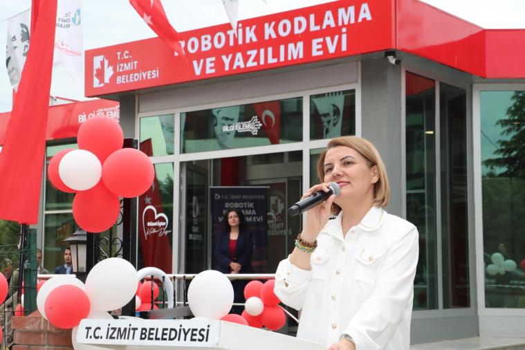 İzmit Belediyesi Robotik Kodlama ve Yazılım Evi hizmete açıldı