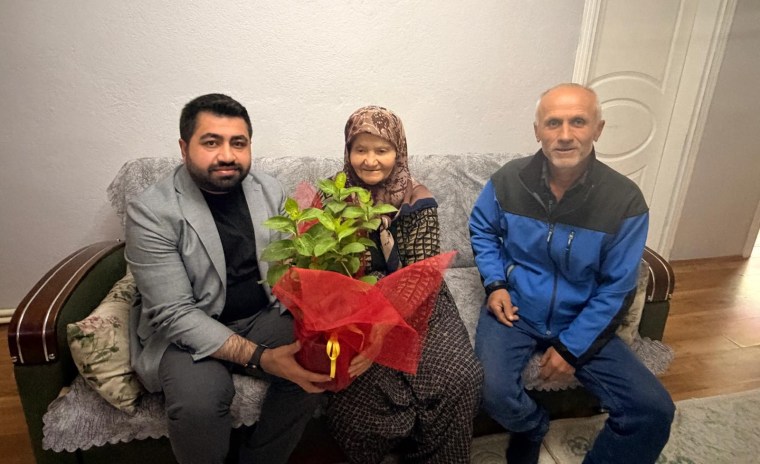 İzmit Belediyesi’nden kırsaldaki annelere anlamlı ziyaret