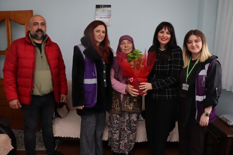 İzmit Belediyesi’nden kırsaldaki annelere anlamlı ziyaret