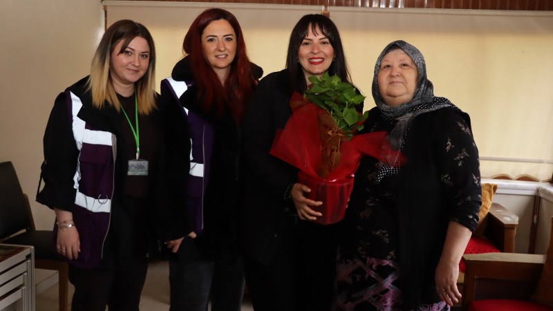 İzmit Belediyesi’nden kırsaldaki annelere anlamlı ziyaret