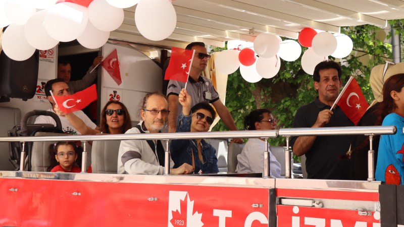 İzmit sokaklarında 19 Mayıs coşkusu yaşandı