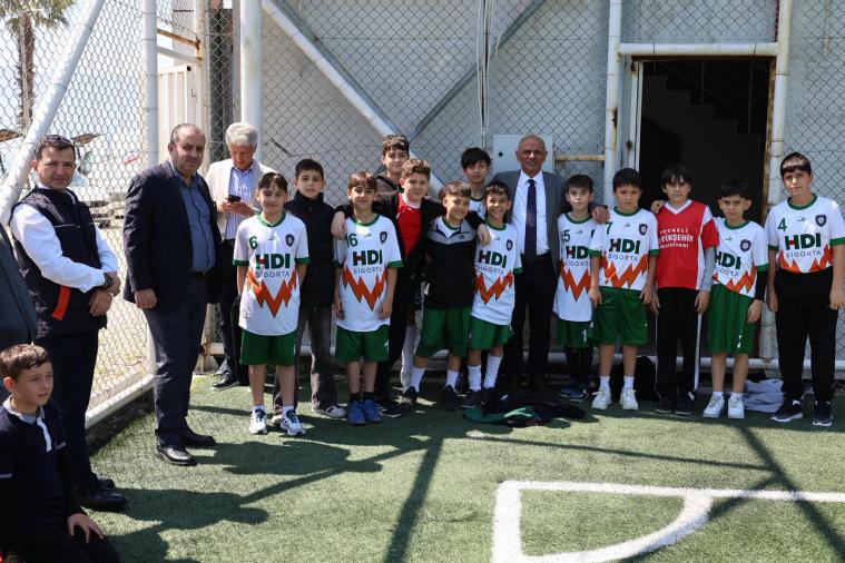 Ortaokullar arası futbol turnuvasında kupalar sahiplerini buldu