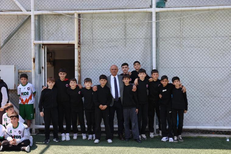 Ortaokullar arası futbol turnuvasında kupalar sahiplerini buldu