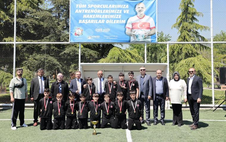 Ortaokullar arası futbol turnuvasında kupalar sahiplerini buldu