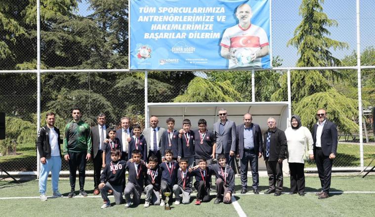 Ortaokullar arası futbol turnuvasında kupalar sahiplerini buldu