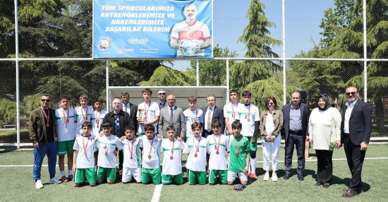 Ortaokullar arası futbol turnuvasında kupalar sahiplerini buldu