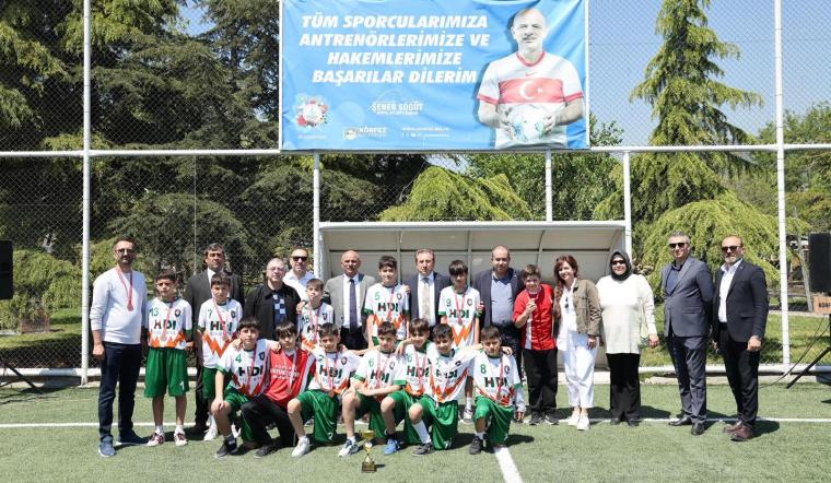 Ortaokullar arası futbol turnuvasında kupalar sahiplerini buldu