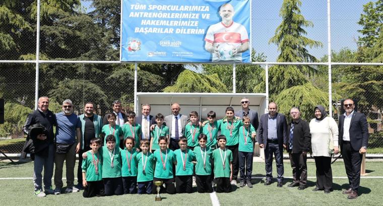 Ortaokullar arası futbol turnuvasında kupalar sahiplerini buldu