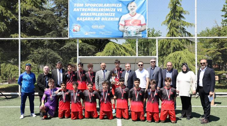 Ortaokullar arası futbol turnuvasında kupalar sahiplerini buldu