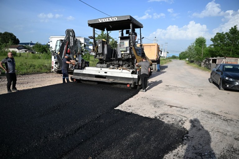 Kartepe’de asfalt çalışmaları hız kesmeden sürüyor
