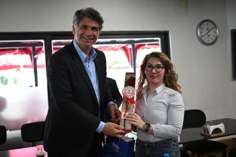Kartepe’de kadın eğitimcilere Anneler Günü sürprizi