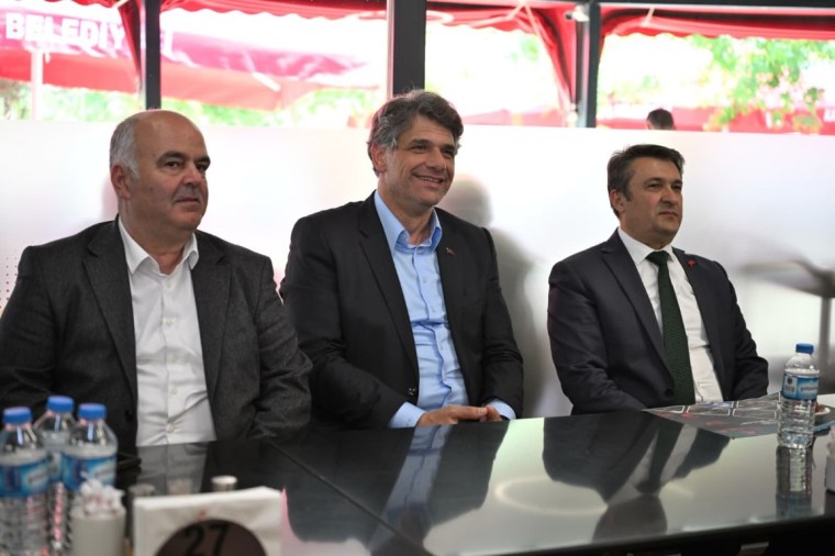 Kartepe’de kadın eğitimcilere Anneler Günü sürprizi