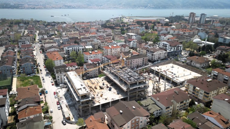 Körfez Kapalı Spor Kompleksi’nde çalışmalar sürüyor