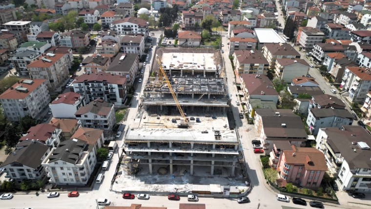 Körfez Kapalı Spor Kompleksi’nde çalışmalar sürüyor
