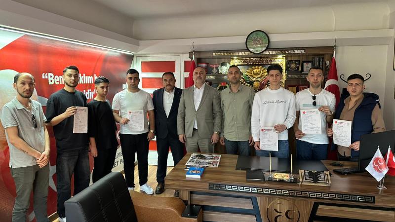 MHP İzmit’ten genç üyelerle partiye taze kan