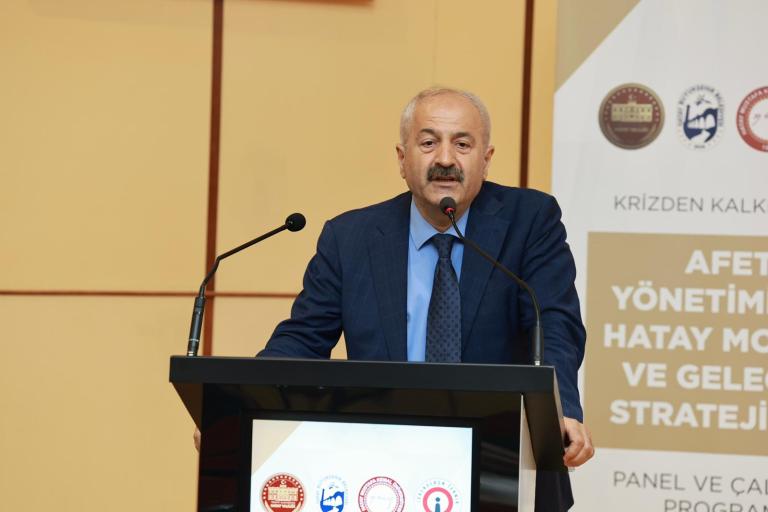 Başkan Büyükgöz afet yönetimi paneline katıldı