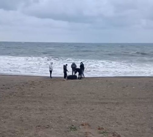 Sahile vuran çantadan uyuşturucu çıktı
