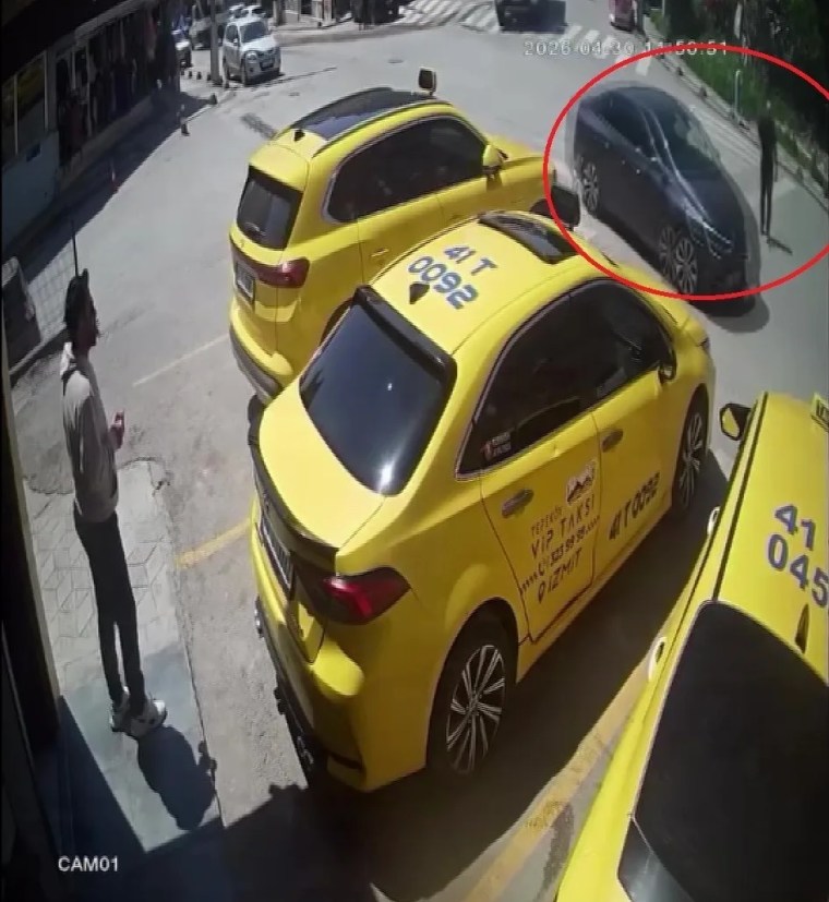 Görme Engelli Yayanın Tehlikeli Anları İzmit'te Kamerada