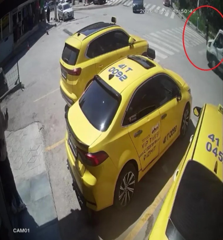 Görme Engelli Yayanın Tehlikeli Anları İzmit'te Kamerada