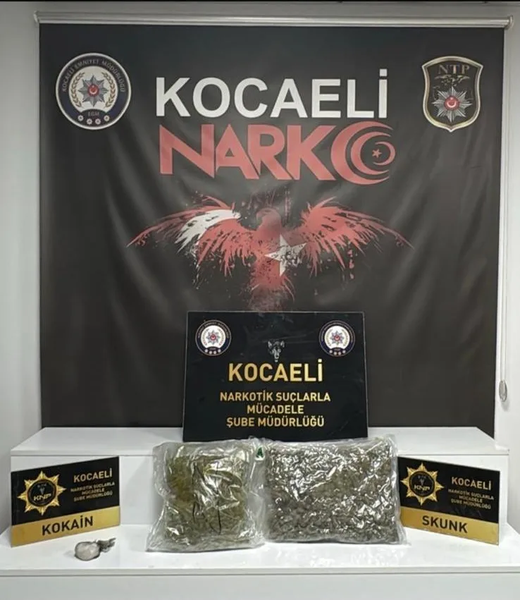 Derince’de narkotik operasyonu: Araçtan uyuşturucu çıktı