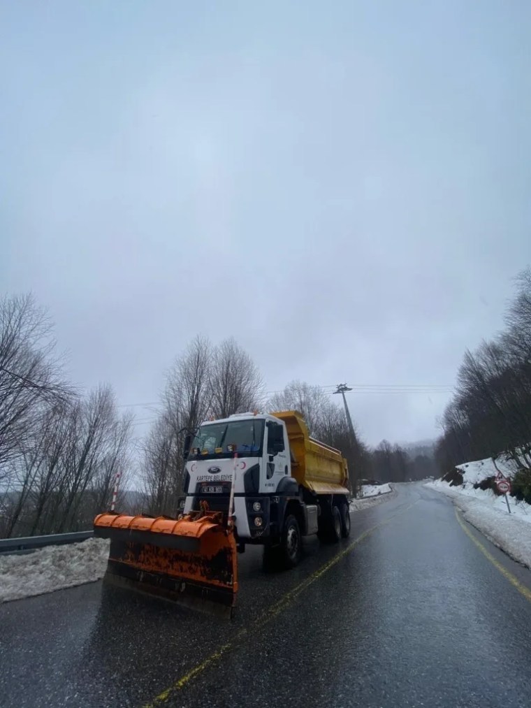 Kartepe'de Bahar Ayında Kar ve Buzlanma Mesaisi