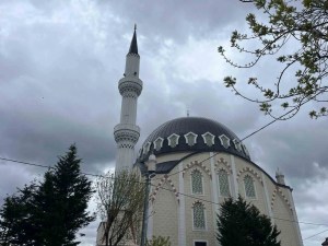 Arnavutköy'de Rüzgar Minareyi Salladı, İki Bina Tahliye Edildi
