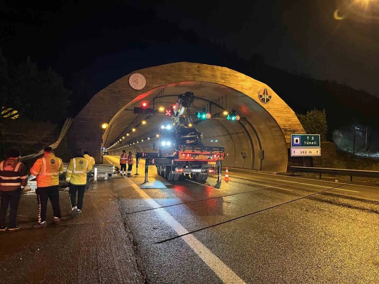 Kuzey Marmara Otoyolu'nda Tünel Girişinde Kaza: 1 Kişi Hayatını Kaybetti