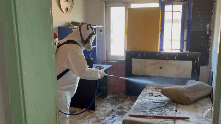 Çöp Evde Bulunan Adamın Yeni Hali Herkesi Şaşırttı