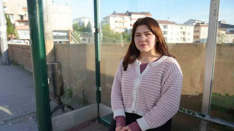 Genç Kadın Durakta Tacizciyi Kaydetti: "Ben Hovardayım, Hovarda"