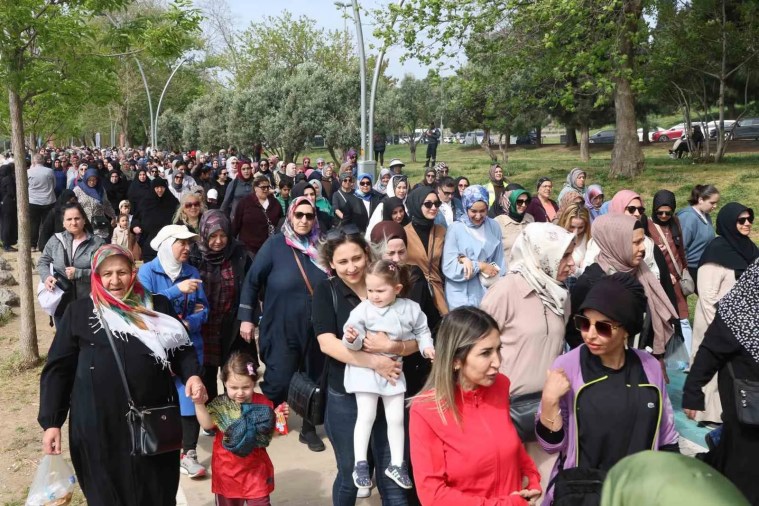 Darıca'da Anneler Günü Yürüyüşü Düzenlendi