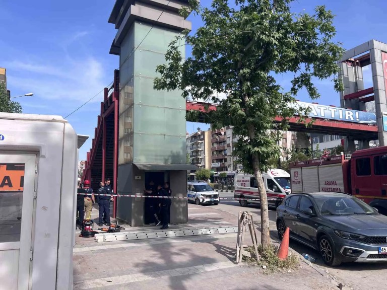 Manisa'da Asansör Boşluğunda Sıkışan Genç Hayatını Kaybetti