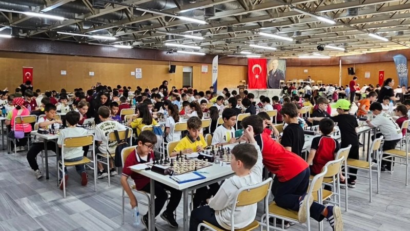 Gölcük’te 235 Öğrencinin Katılımıyla Satranç Turnuvası Başladı