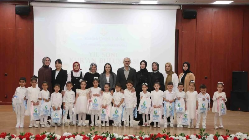 Çayırova'da Minikler Kur'an-ı Kerim'e Geçiş Töreni Düzenledi