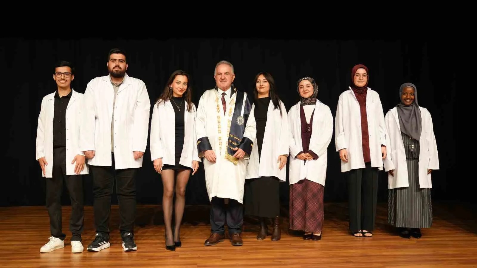 Geleceğin Eczacıları Beyaz Önlüklerini Giydi